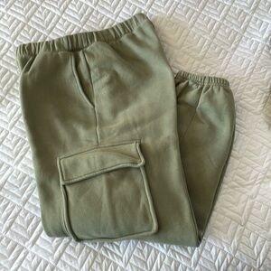 Abercrombie & Fitch cargo sweatpants with flap pockets on legs